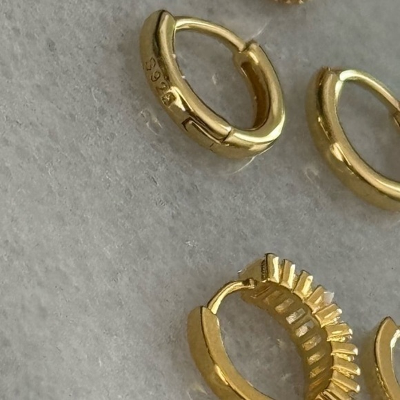 COPY - Gold Princess Crystal Huggie Hoop Earrings Set
Brand New - Picture 3 of 6